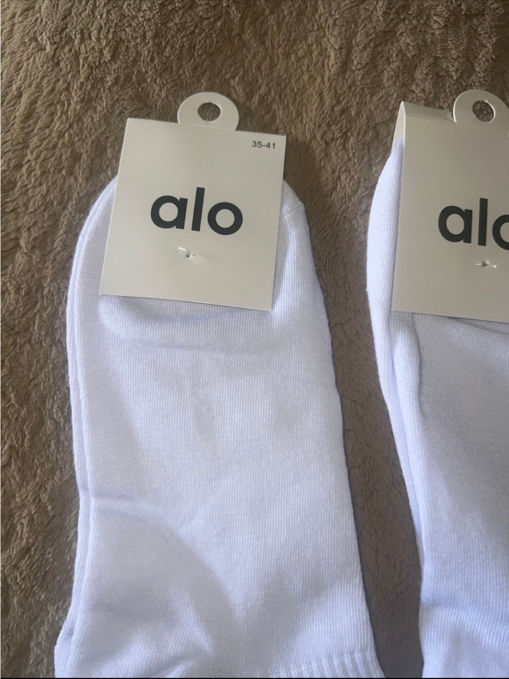 ALO Yoga Women’s Athletic Ankle Socks - White Twin Pack - Picture 6 of 6